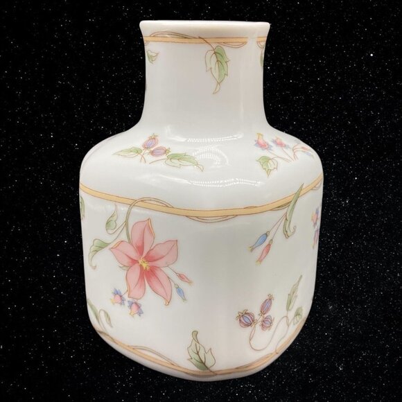 Andrea by Sadek Porcelain Floral Pattern Vase Made in Japan 5.5”T 3.5”W - Picture 4 of 9